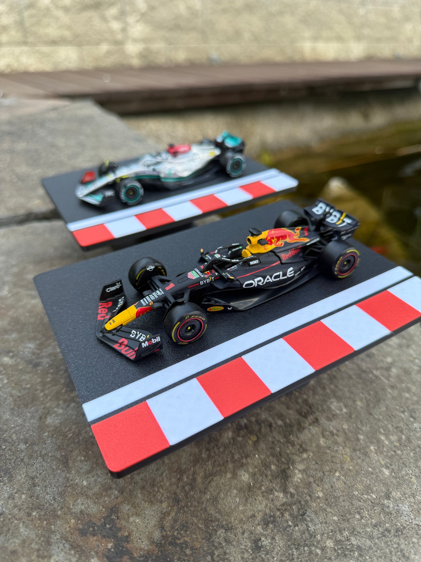 Model vozu Formule 1 s podstavcem