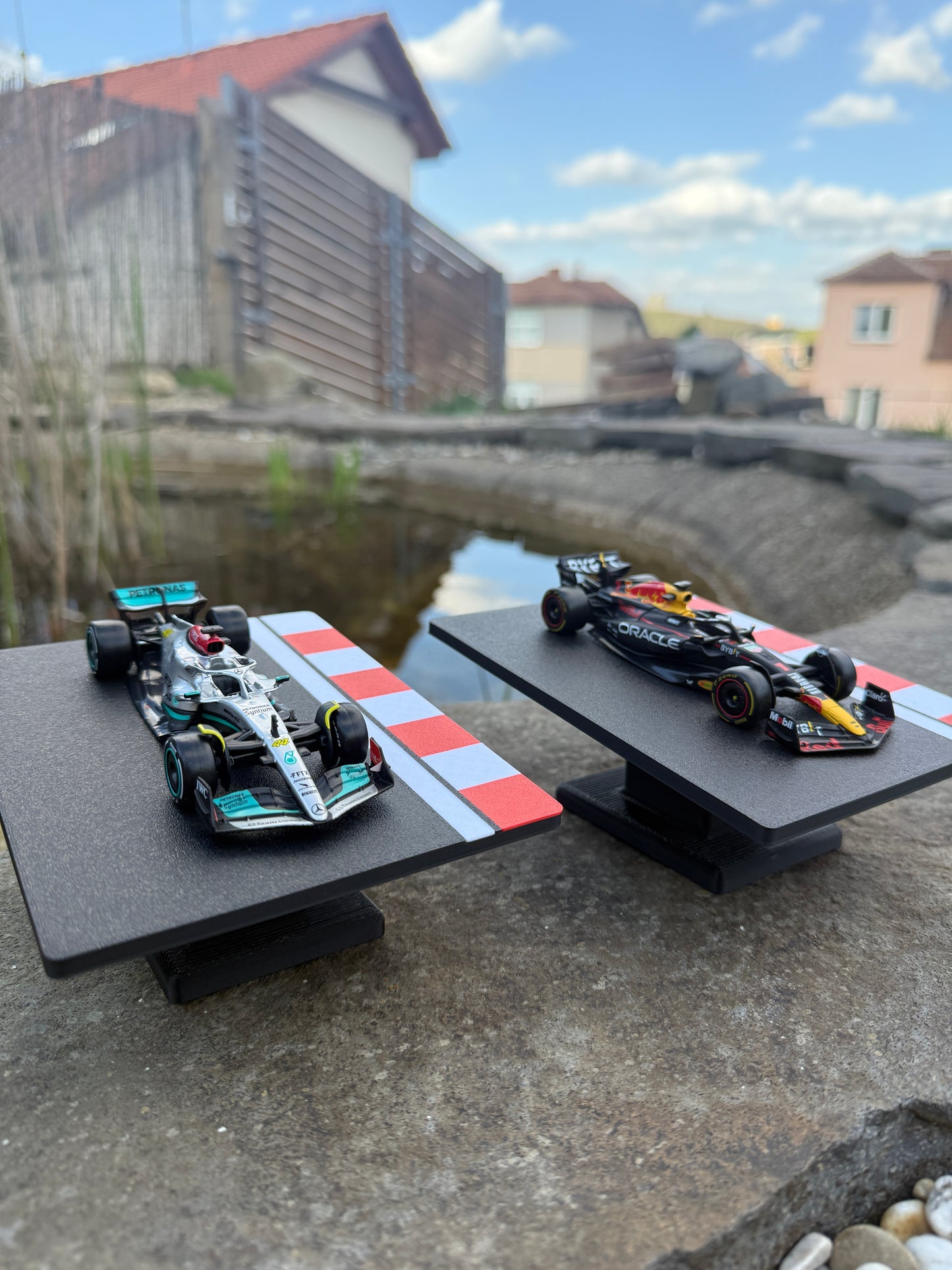 Model vozu Formule 1 s podstavcem