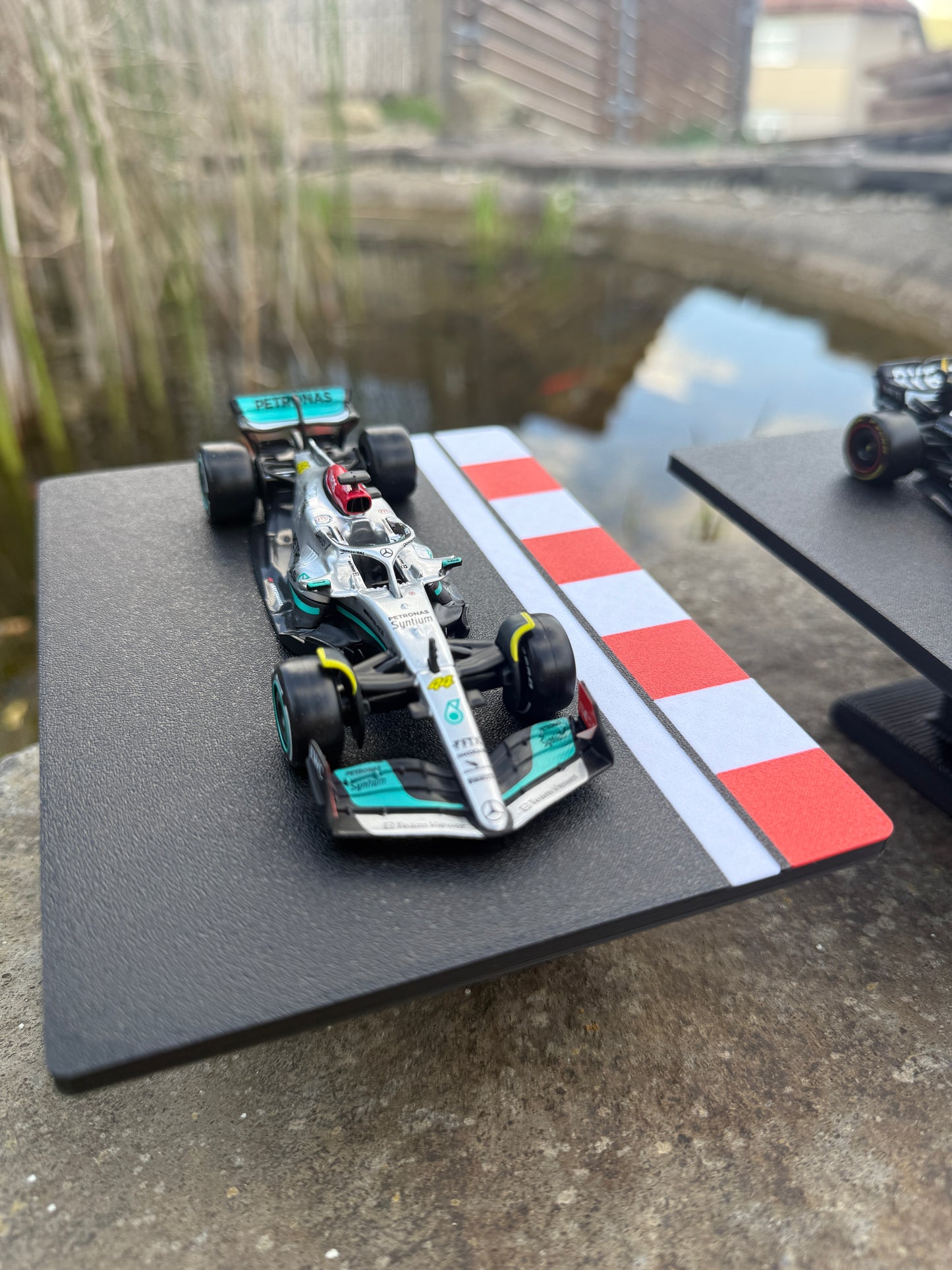 Model vozu Formule 1 s podstavcem